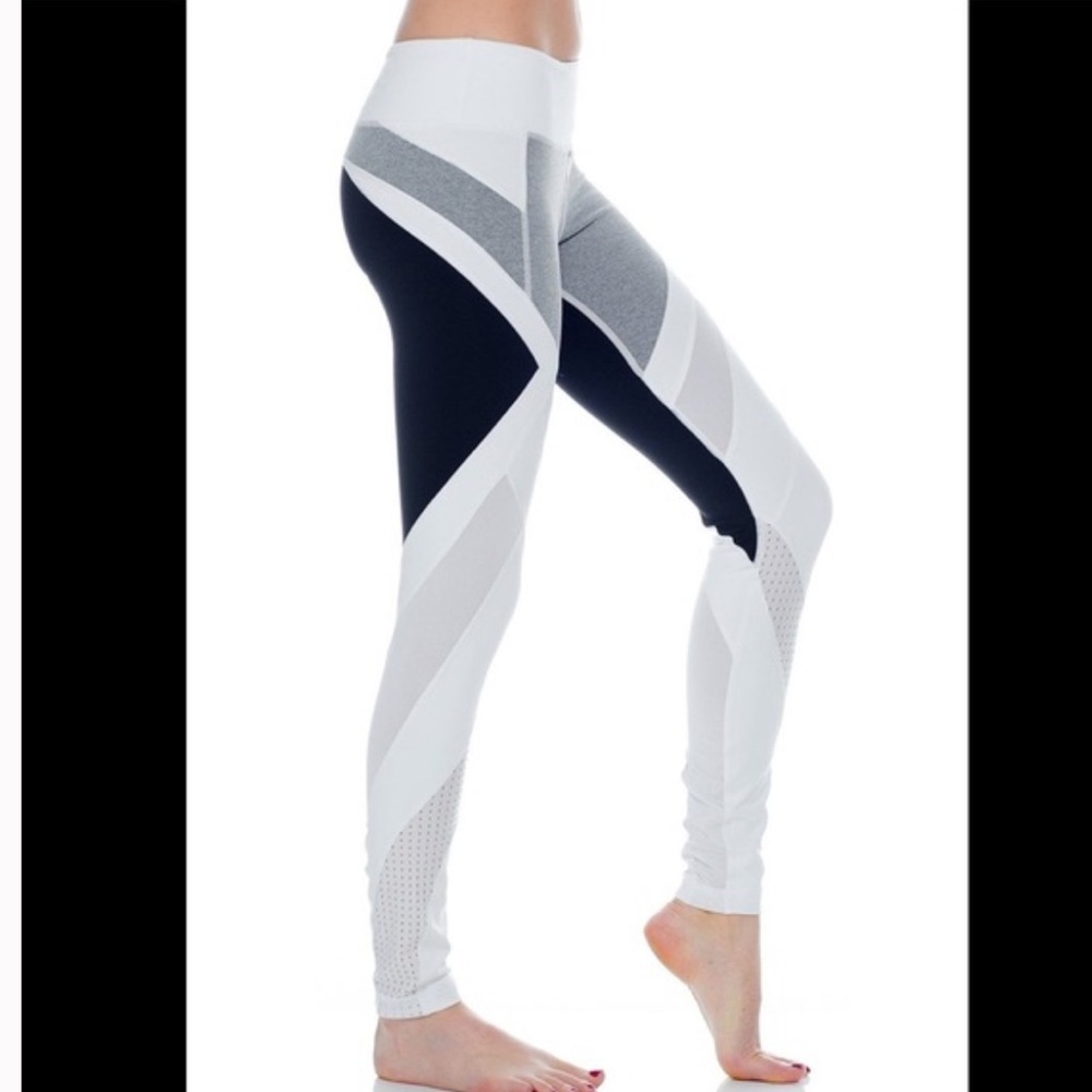 Vimmia Activewear Allegiance Legging‎ - Picture 3 of 10